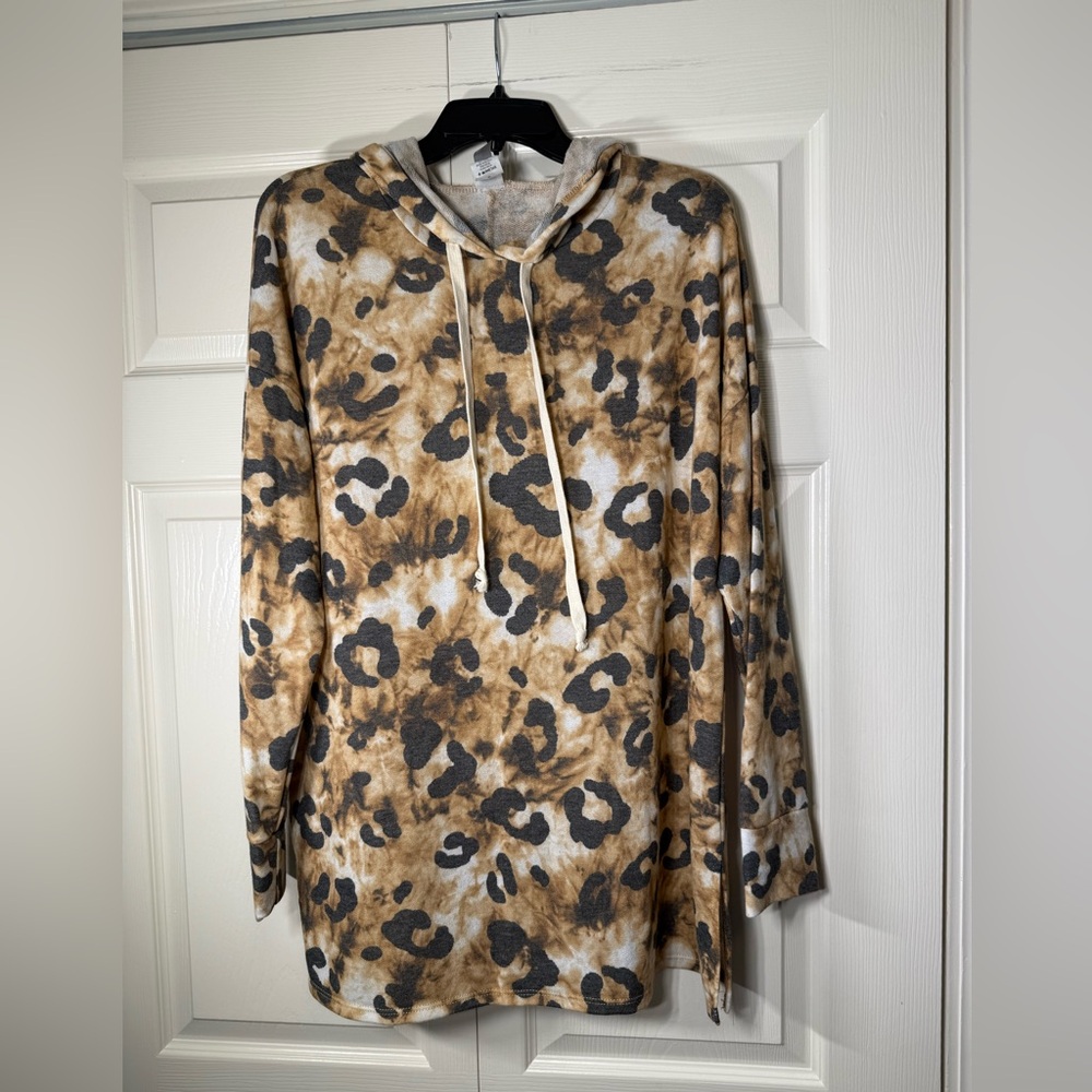 Honey‎ Me Curvy Women’s Long Sleeve Hooded Cheetah Leopard Print Top Pullover